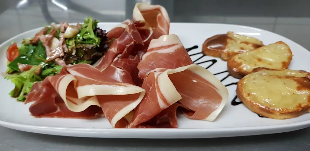 Jambon Serrano Et Toast de Cancoillotte